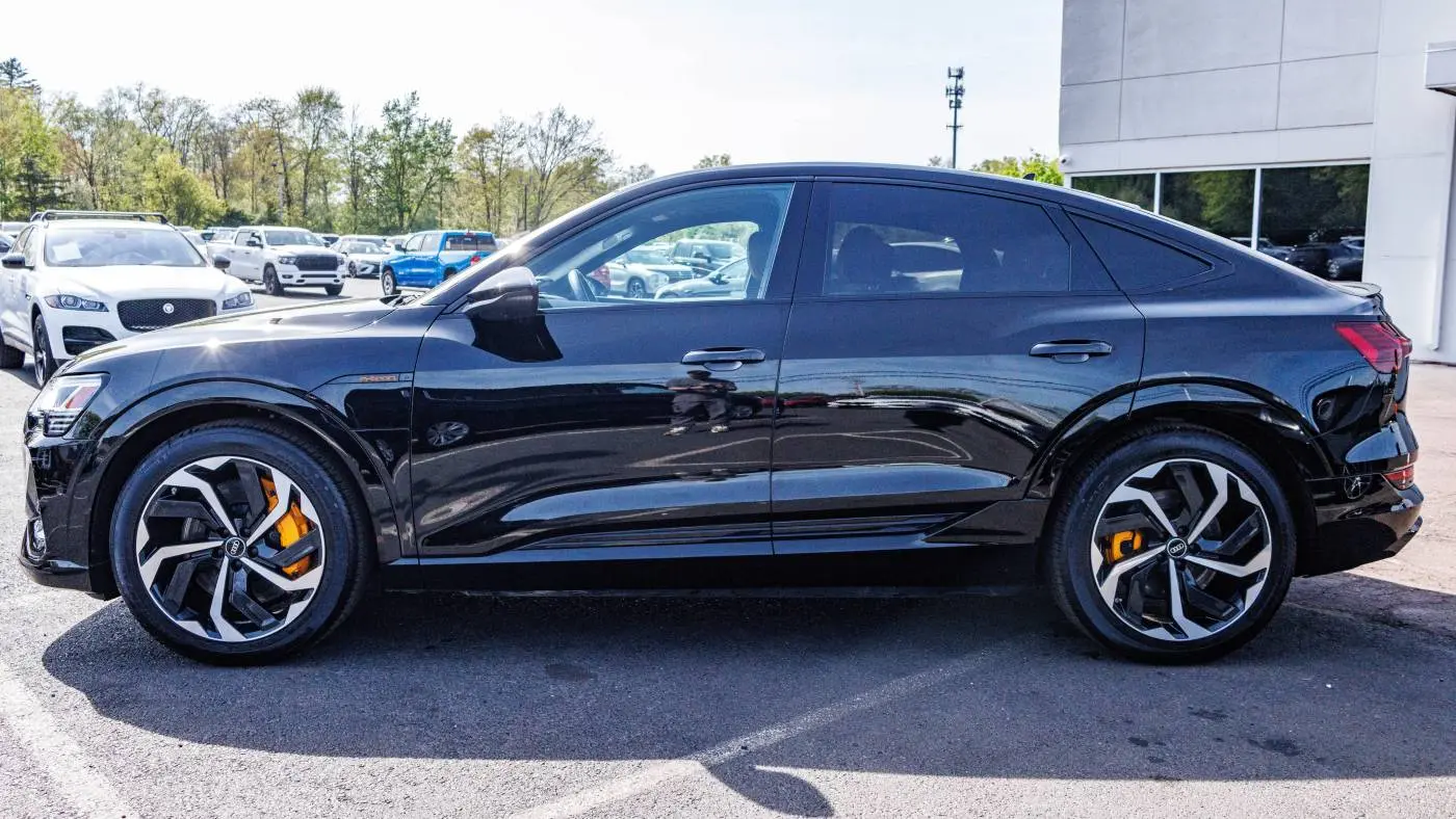 2022 Audi e-tron WA12AAGE2NB024173