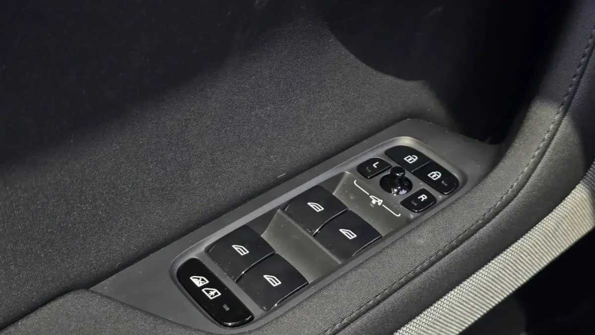 2022 Polestar 2 - Images - 30
