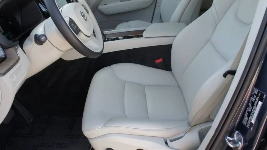 2022 Volvo XC60 YV4BR0DZ8N1954985