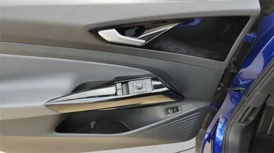 2021 Volkswagen ID.4 WVGTMPE23MP038304
