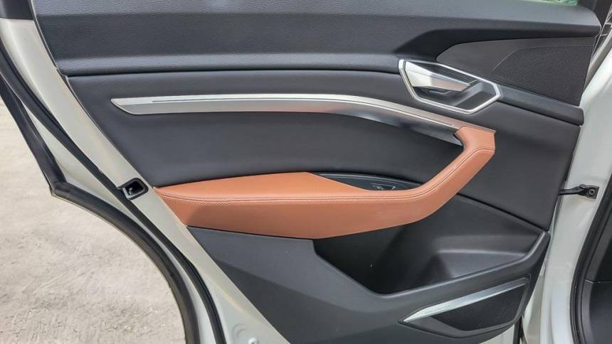 2021 Audi e-tron WA1LAAGEXMB002747
