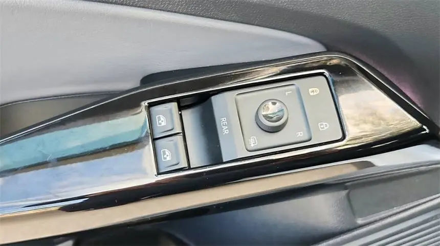 2021 Volkswagen ID.4 WVGRMPE25MP043403