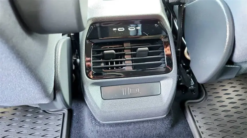 2021 Volkswagen ID.4 WVGRMPE25MP043403