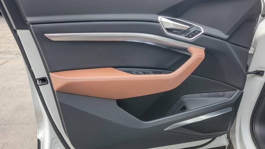 2021 Audi e-tron WA1LAAGEXMB002747