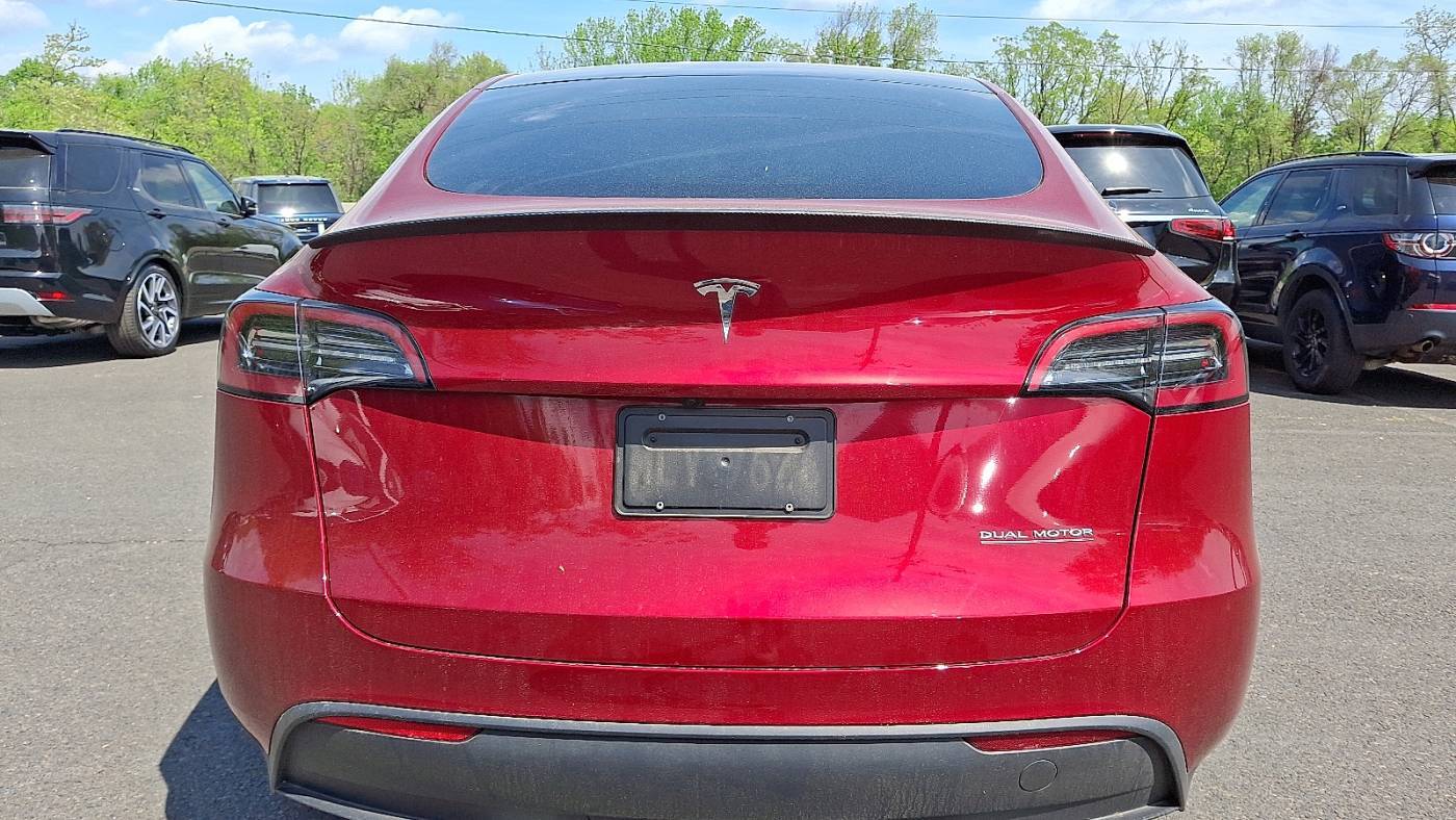 2024 Tesla Model Y 7SAYGDEF7RA277567