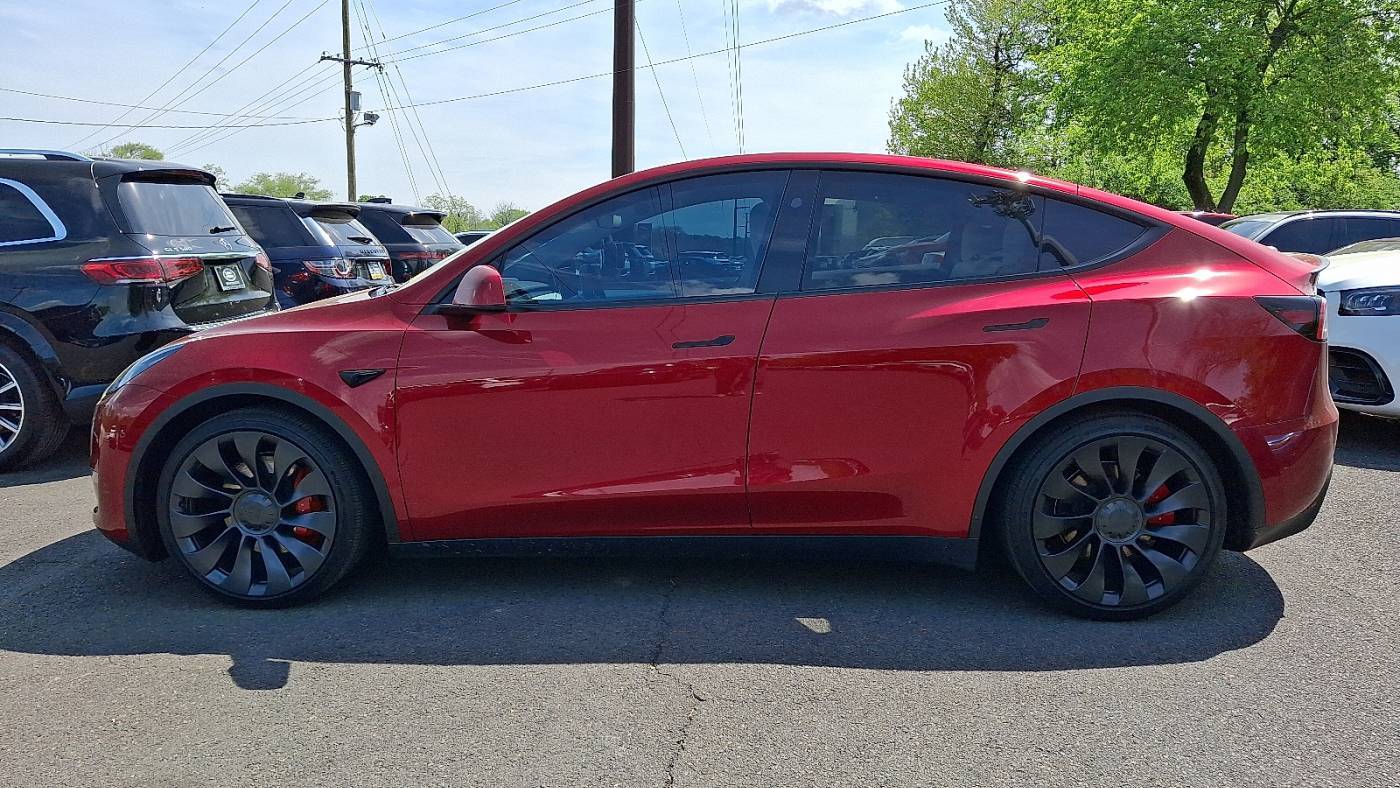 2024 Tesla Model Y 7SAYGDEF7RA277567