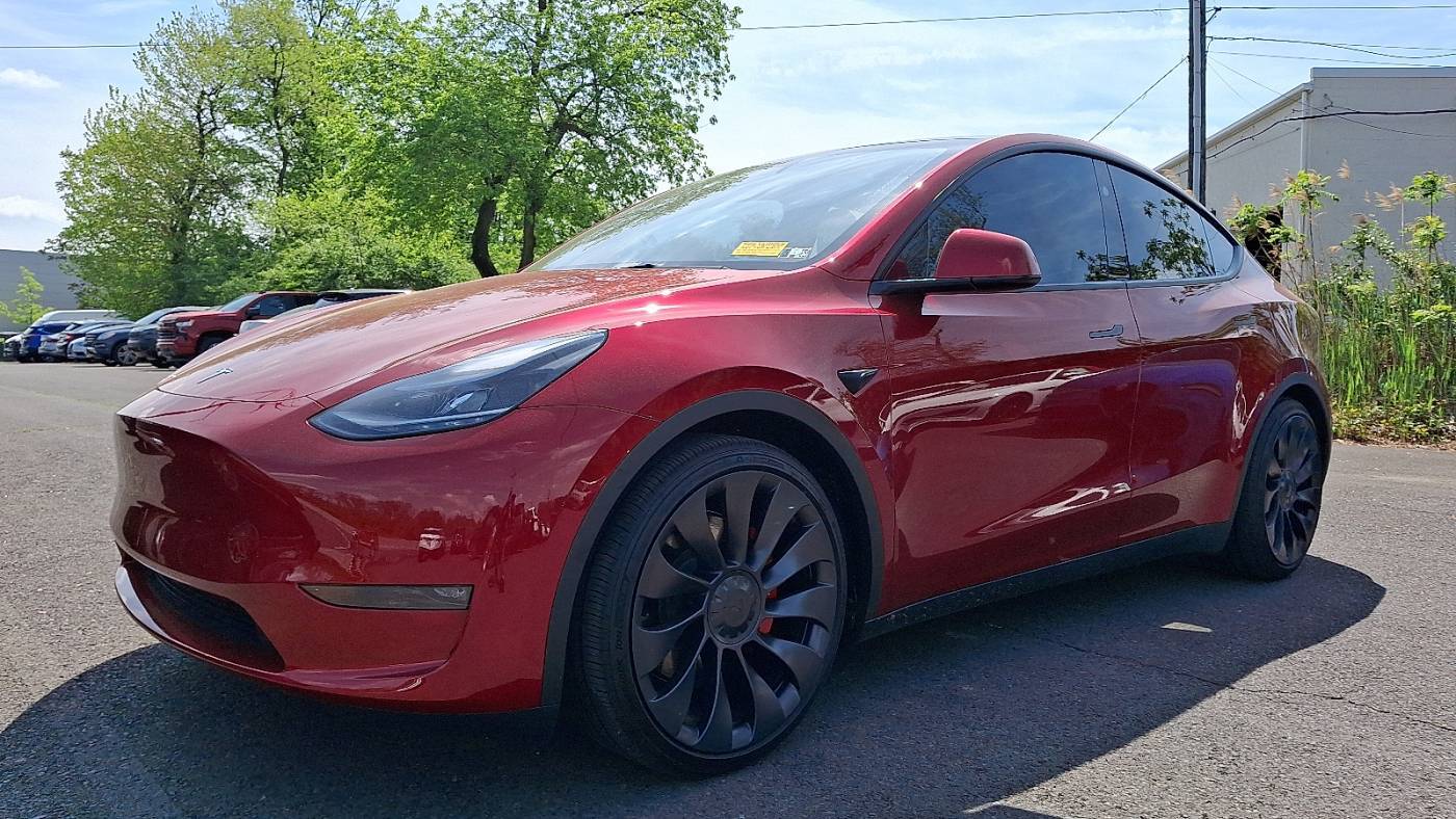 2024 Tesla Model Y 7SAYGDEF7RA277567