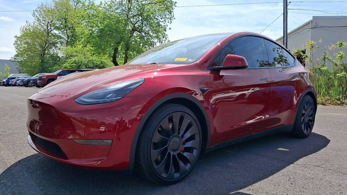 2024 Tesla Model Y 7SAYGDEF7RA277567
