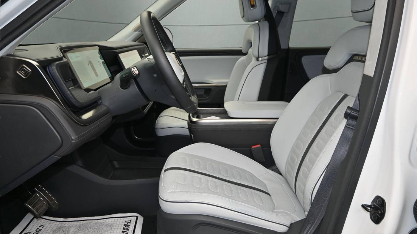 2023 Rivian R1S 7PDSGABA7PN011079