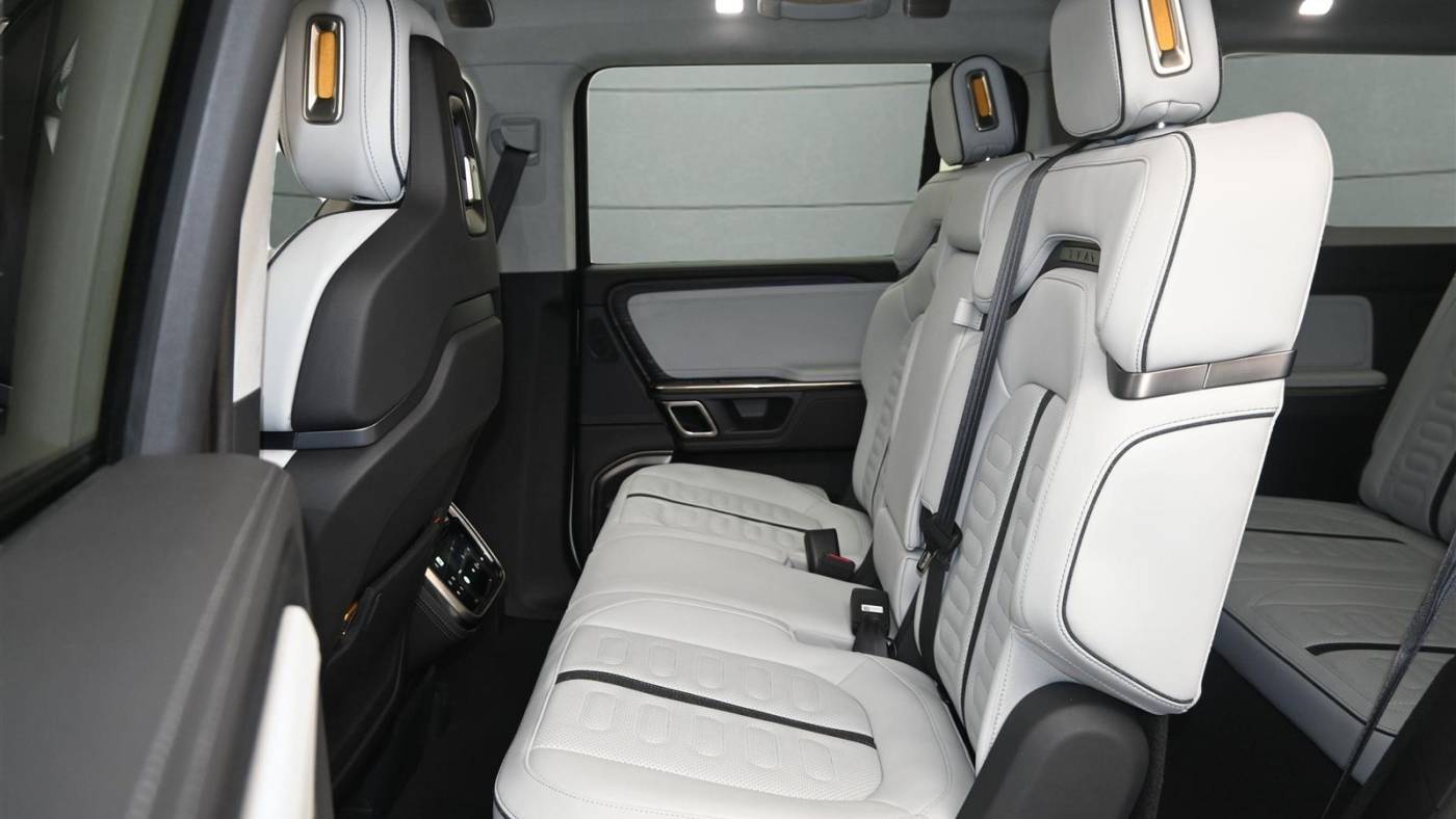 2023 Rivian R1S 7PDSGABA7PN011079