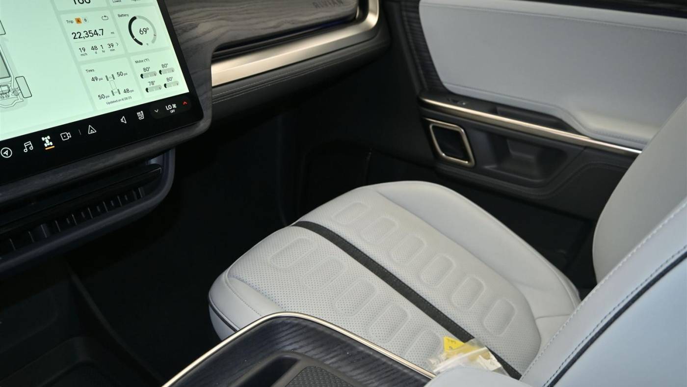 2023 Rivian R1S 7PDSGABA7PN011079