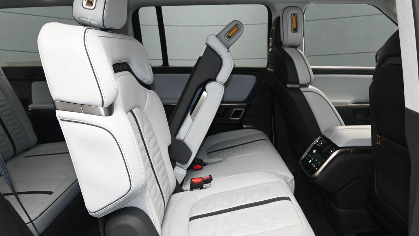 2023 Rivian R1S 7PDSGABA7PN011079