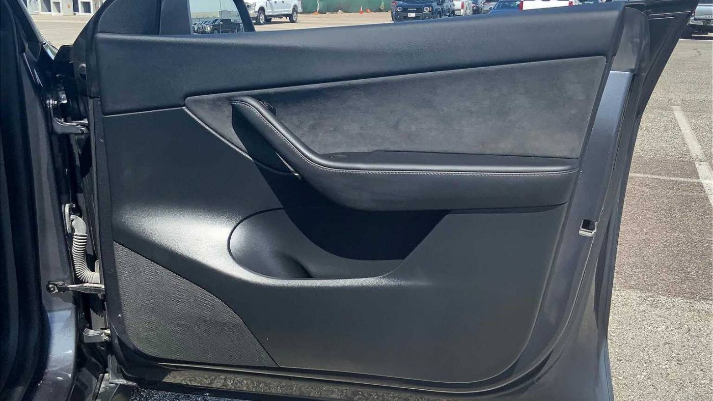2021 Tesla Model Y 5YJYGDEE8MF193239