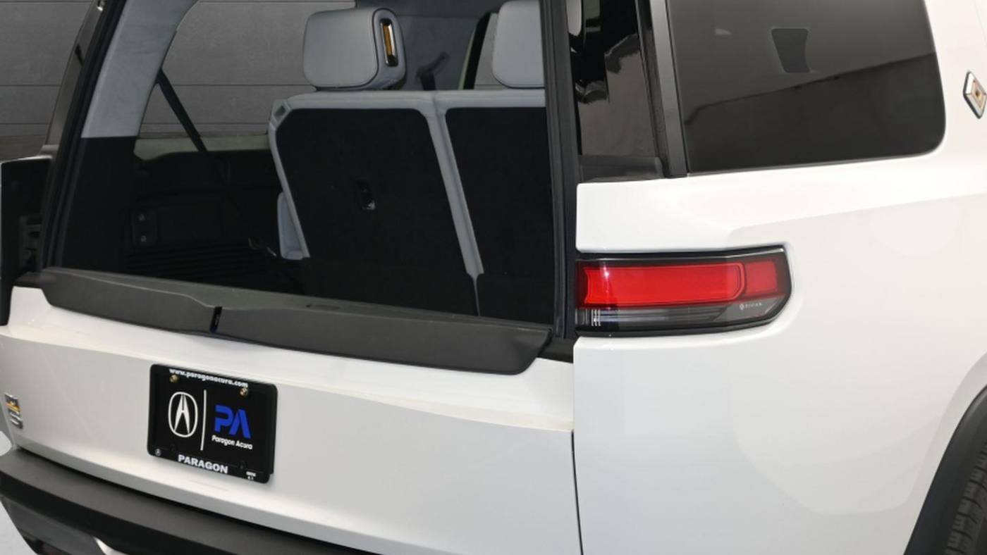 2023 Rivian R1S 7PDSGABA7PN011079