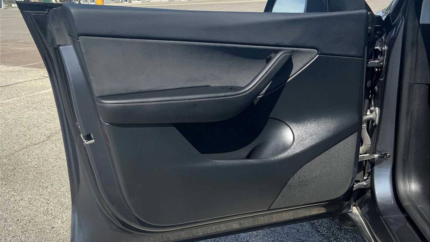 2021 Tesla Model Y 5YJYGDEE8MF193239