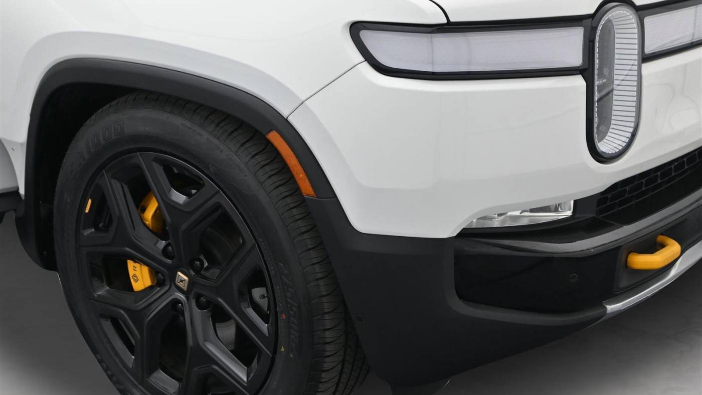 2023 Rivian R1S 7PDSGABA7PN011079