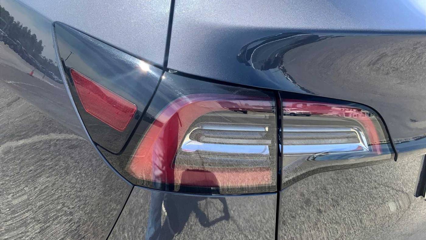 2021 Tesla Model Y 5YJYGDEE8MF193239