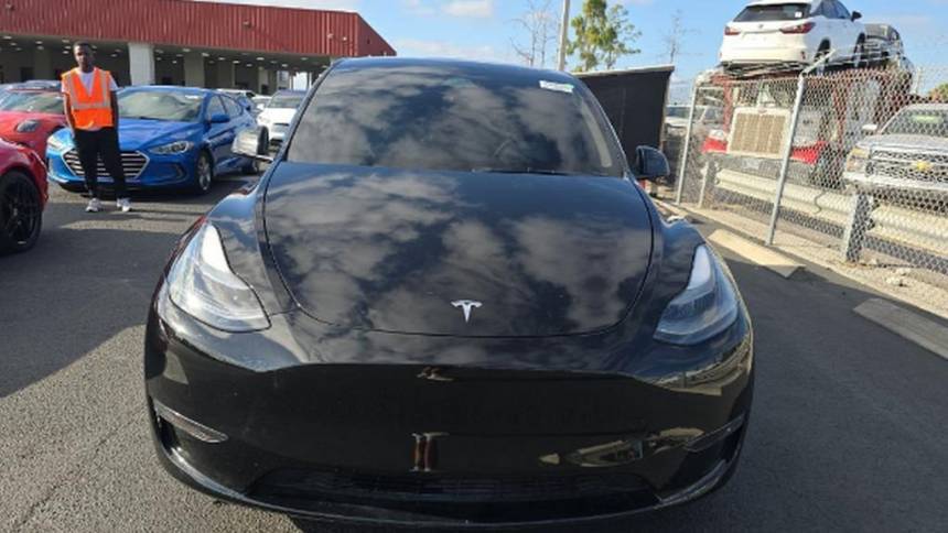 2023 Tesla Model Y 7SAYGDEF7PF900265