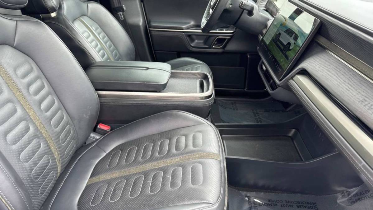 2023 Rivian R1S - Images - 29