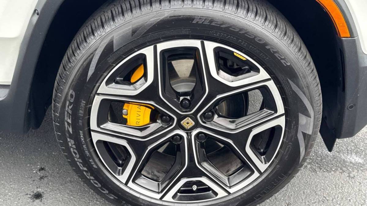 2023 Rivian R1S - Images - 30