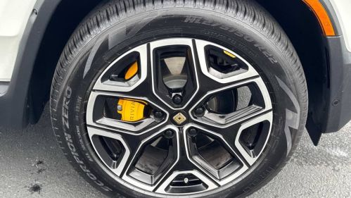 2023 Rivian R1S - Images - 30