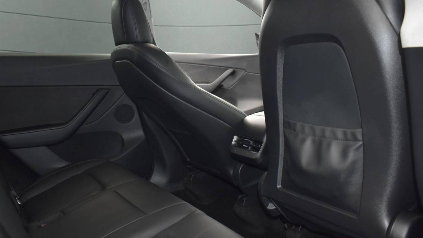 2020 Tesla Model Y 5YJYGDEE5LF043765