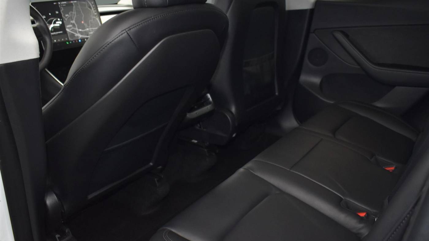 2020 Tesla Model Y 5YJYGDEE5LF043765