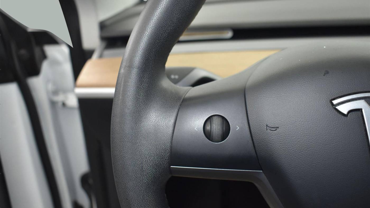 2020 Tesla Model Y 5YJYGDEE5LF043765