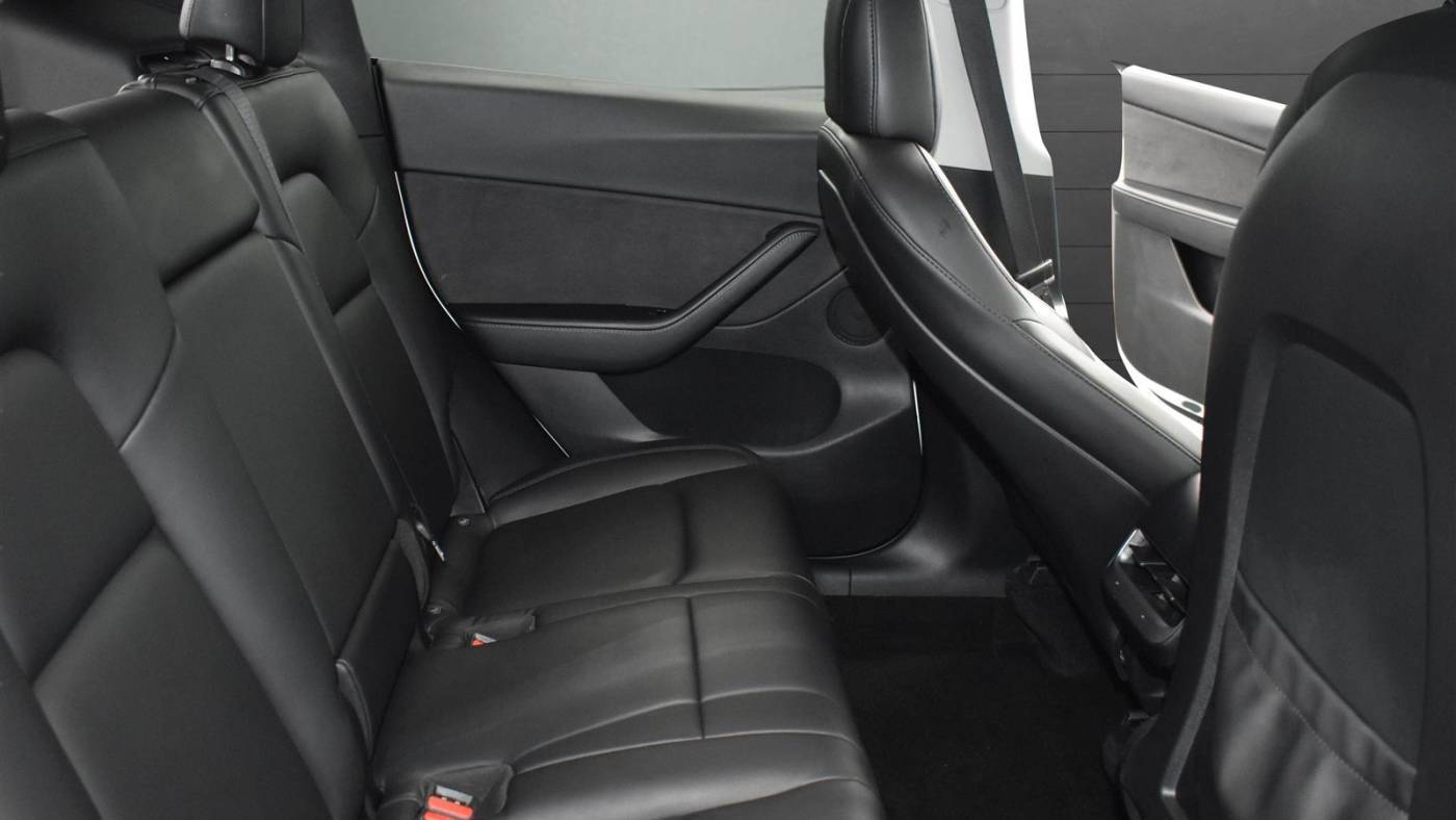 2020 Tesla Model Y 5YJYGDEE5LF043765
