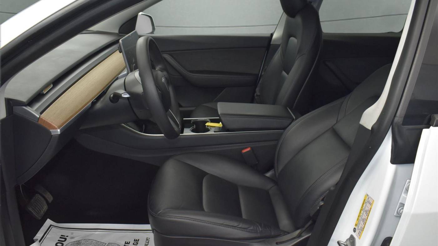 2020 Tesla Model Y 5YJYGDEE5LF043765