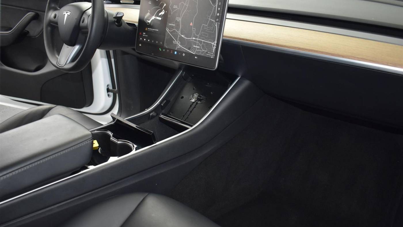 2020 Tesla Model Y 5YJYGDEE5LF043765