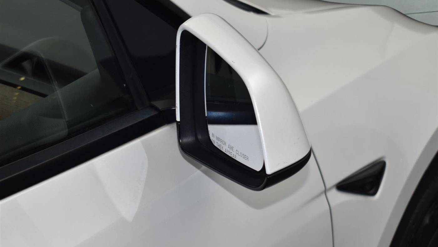 2020 Tesla Model Y 5YJYGDEE5LF043765