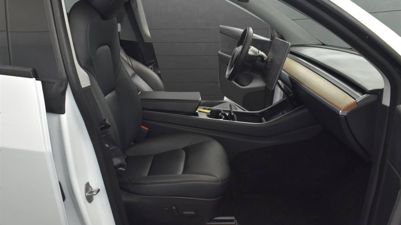 2020 Tesla Model Y 5YJYGDEE5LF043765