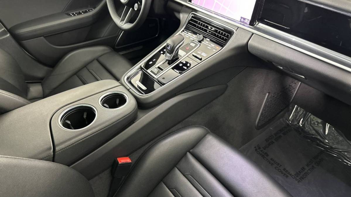 2021 Porsche Panamera - Images - 14
