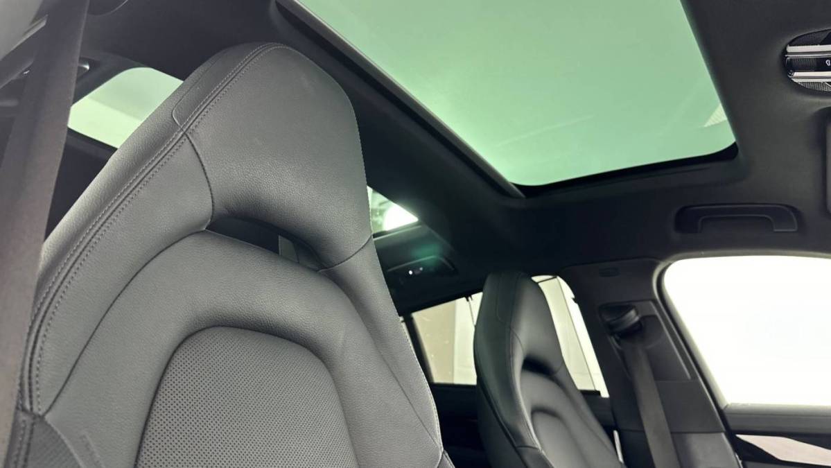 2021 Porsche Panamera - Images - 15
