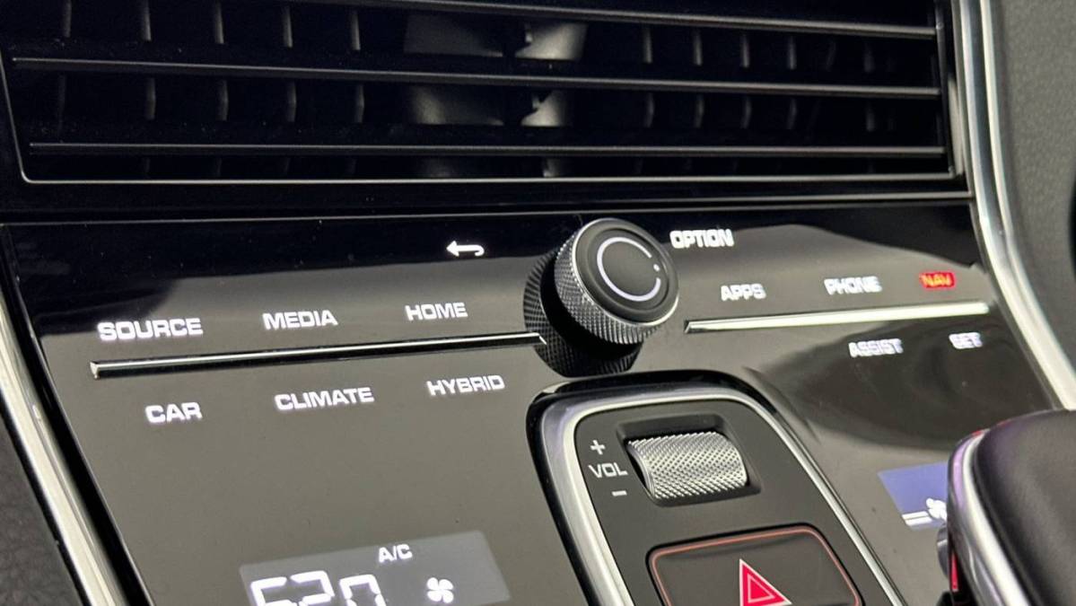 2021 Porsche Panamera - Images - 19