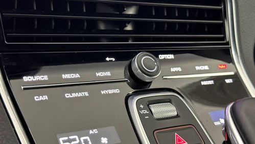 2021 Porsche Panamera - Images - 19