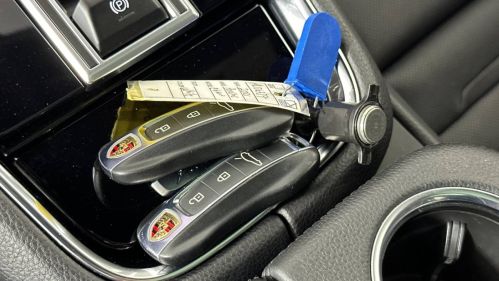 2021 Porsche Panamera - Images - 23