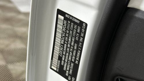 2021 Porsche Panamera - Images - 25