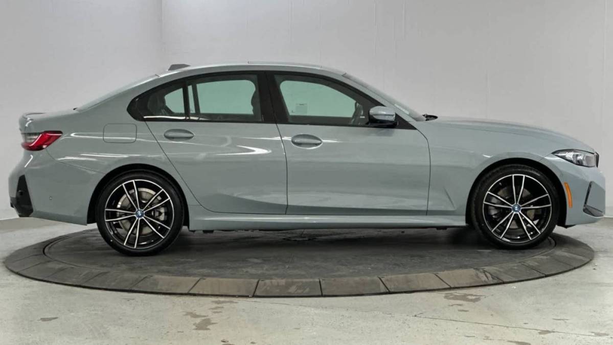 2024 BMW 3 Series - Images - 8