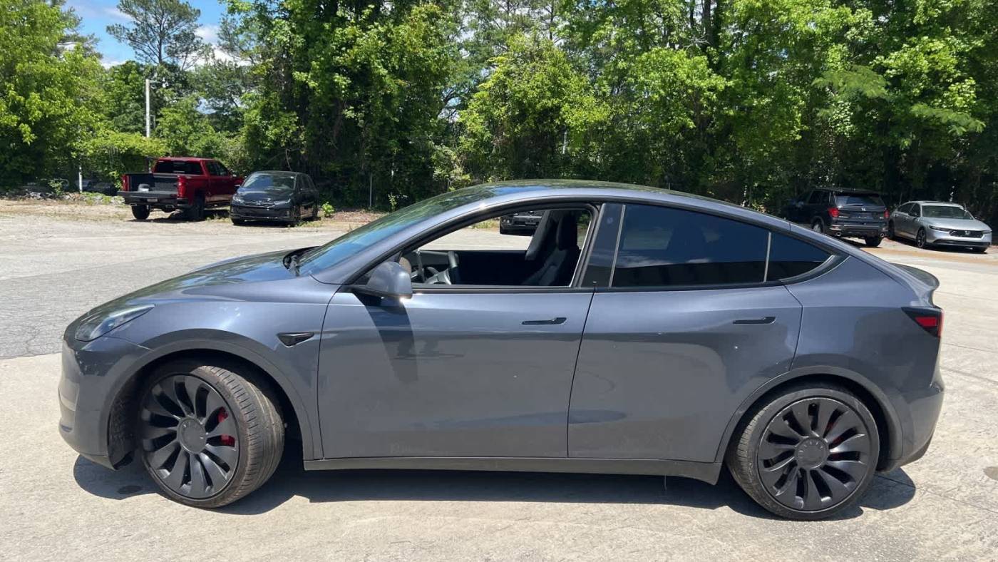 2022 Tesla Model Y 7SAYGDEF0NF462640