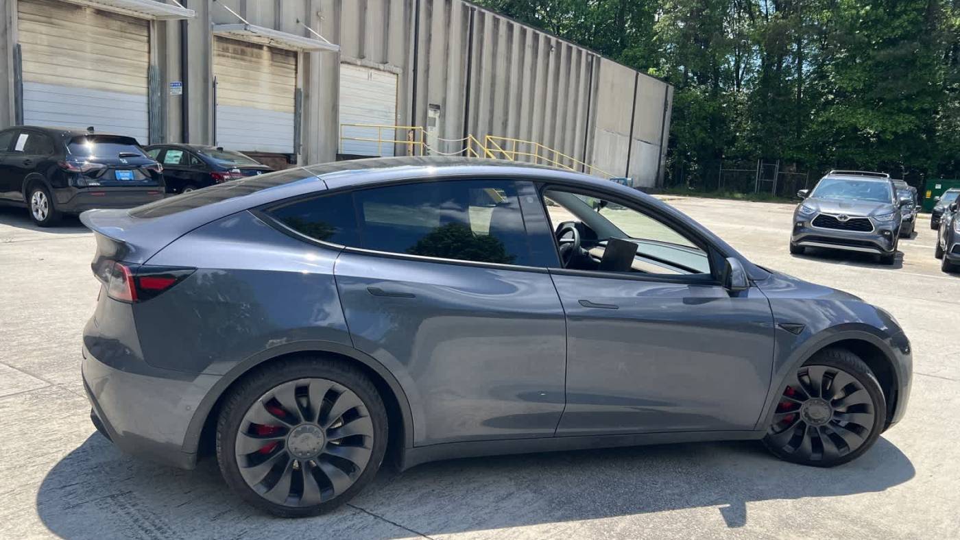 2022 Tesla Model Y 7SAYGDEF0NF462640