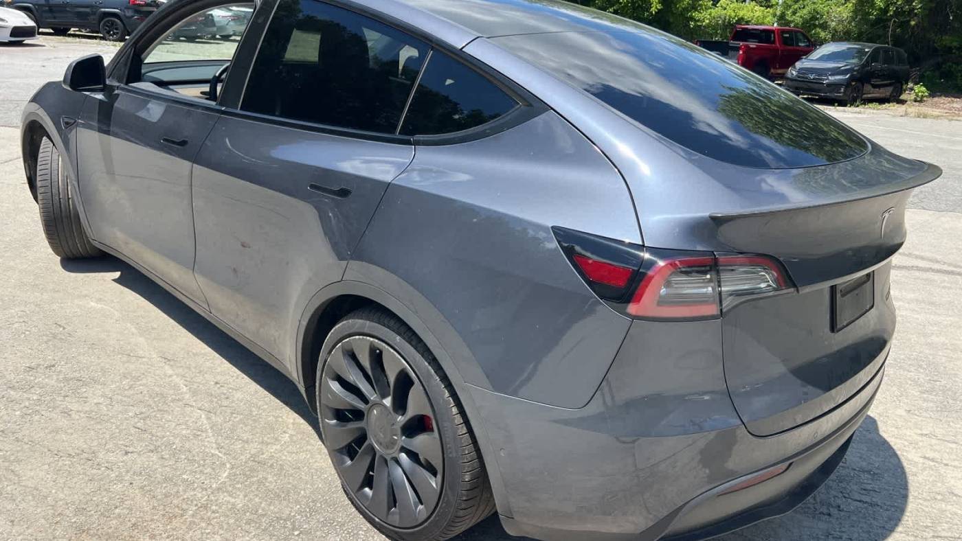 2022 Tesla Model Y 7SAYGDEF0NF462640