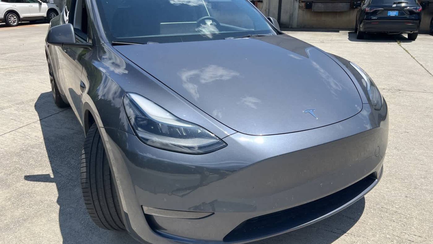 2022 Tesla Model Y 7SAYGDEF0NF462640