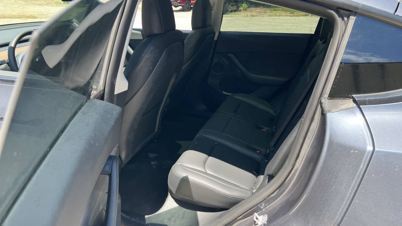 2022 Tesla Model Y 7SAYGDEF0NF462640