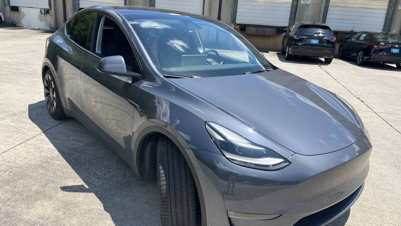 2022 Tesla Model Y 7SAYGDEF0NF462640