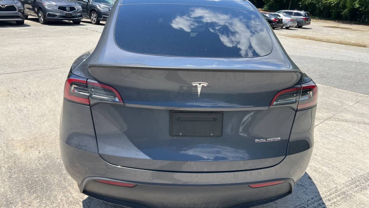 2022 Tesla Model Y 7SAYGDEF0NF462640