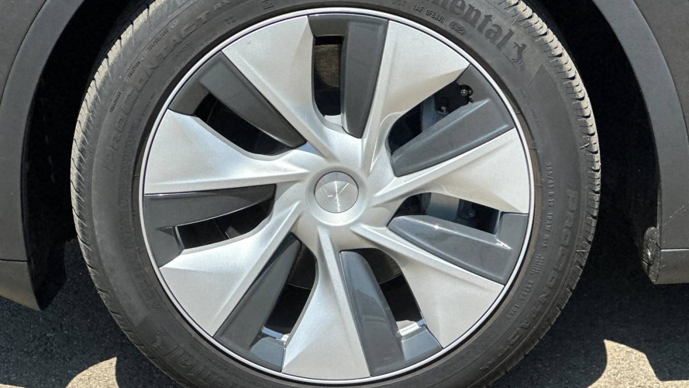 2024 Tesla Model Y 7SAYGDEE7RF061518