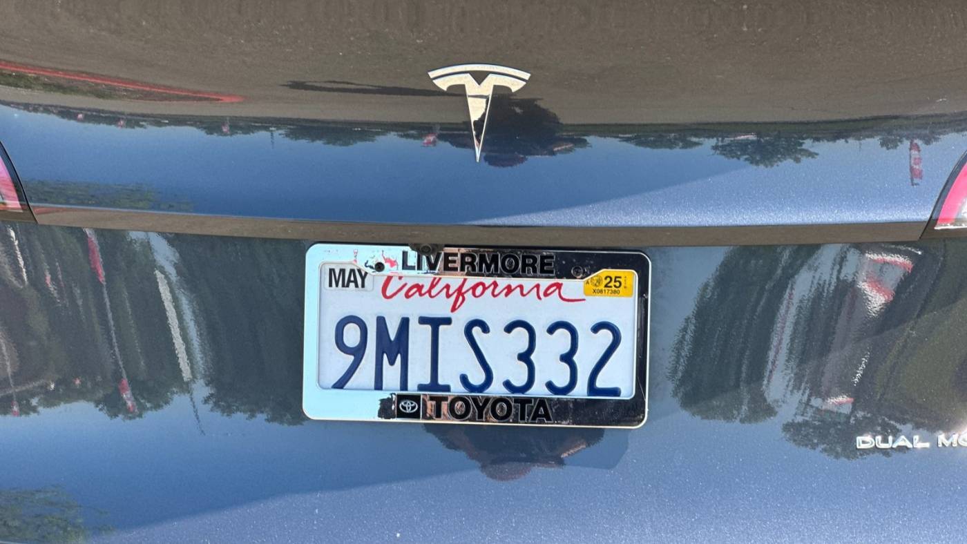 2024 Tesla Model Y 7SAYGDEE7RF061518