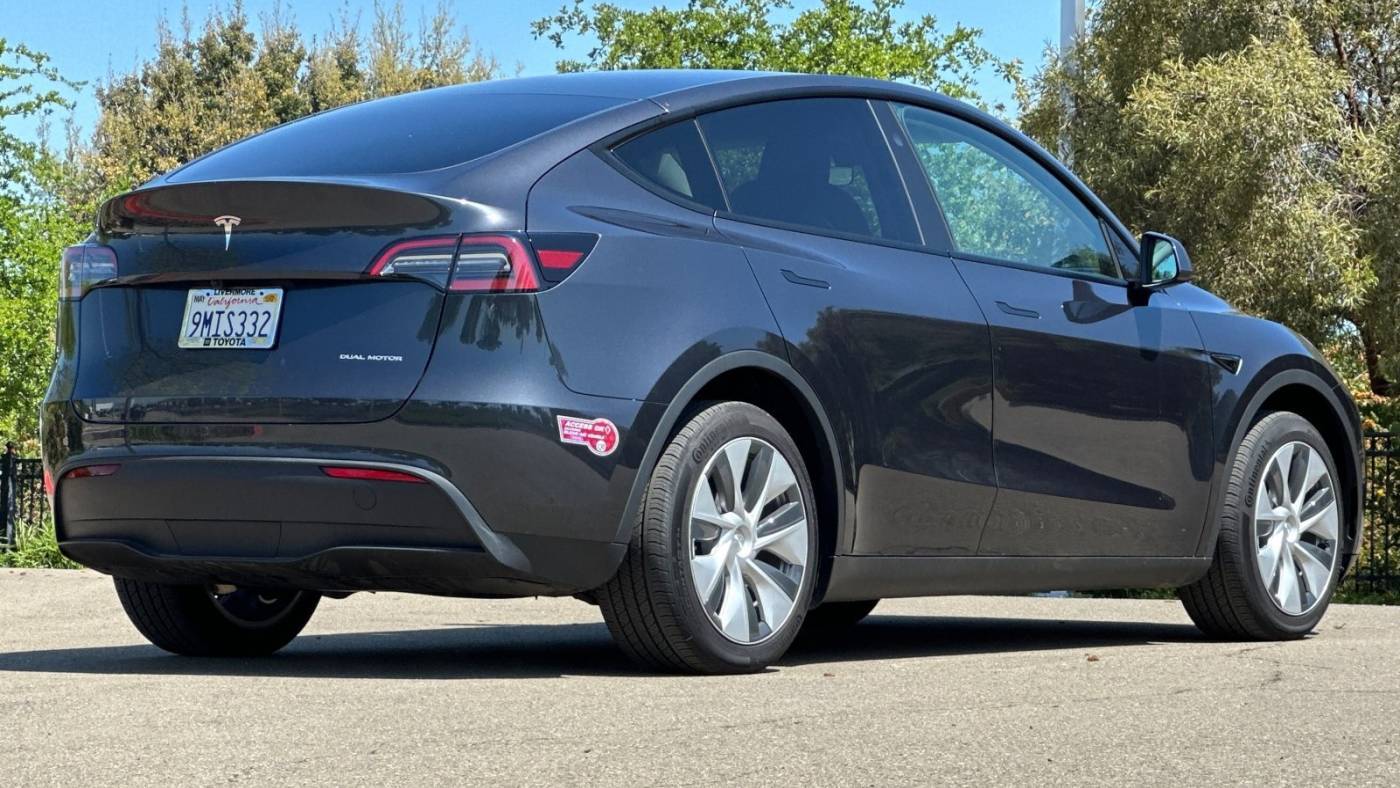 2024 Tesla Model Y 7SAYGDEE7RF061518